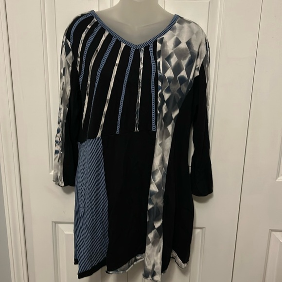 Parsley & Sage Tops - Parsley & Sage Sz XL Patchwork Eclectic Tunic V-neck Top B928